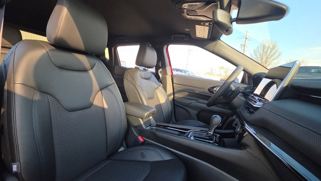 New 2026 Jeep Compass Latitude image 12