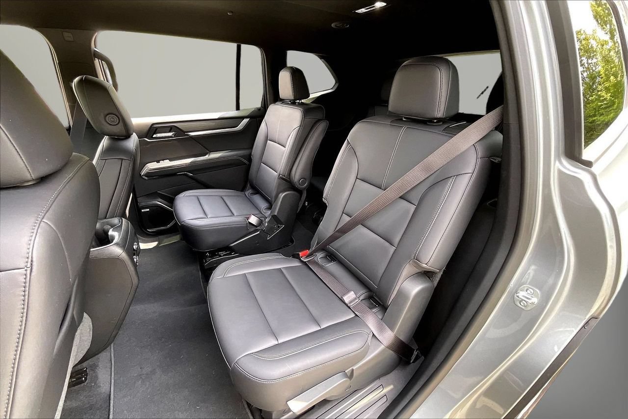 Used 2025 GMC Acadia Elevation w/ Elevation Premium Package FWD image 22