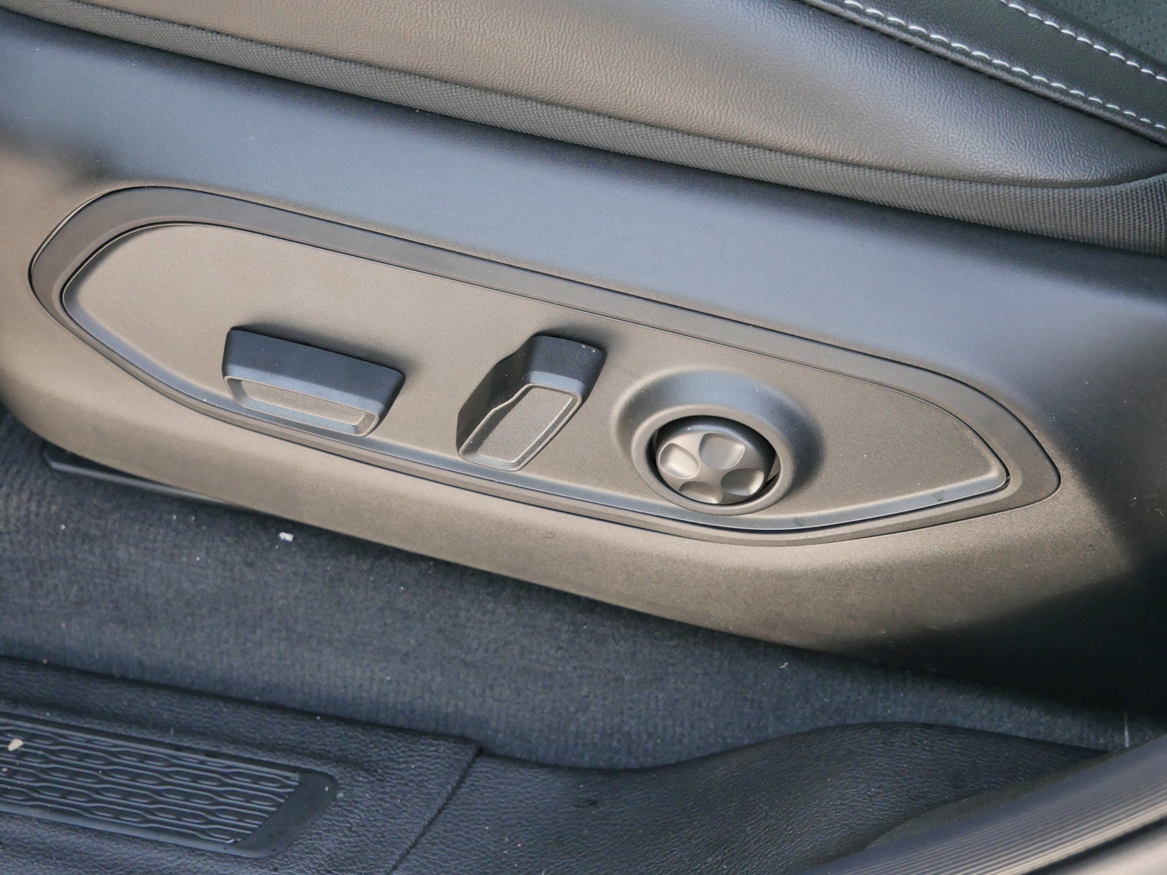 New 2025 Jeep Grand Cherokee L Altitude image 13