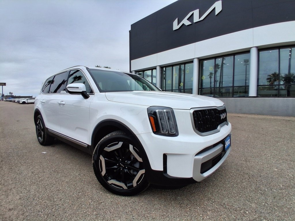 Used 2023 Kia Telluride EX w/ EX Captain's Chair Package image 1
