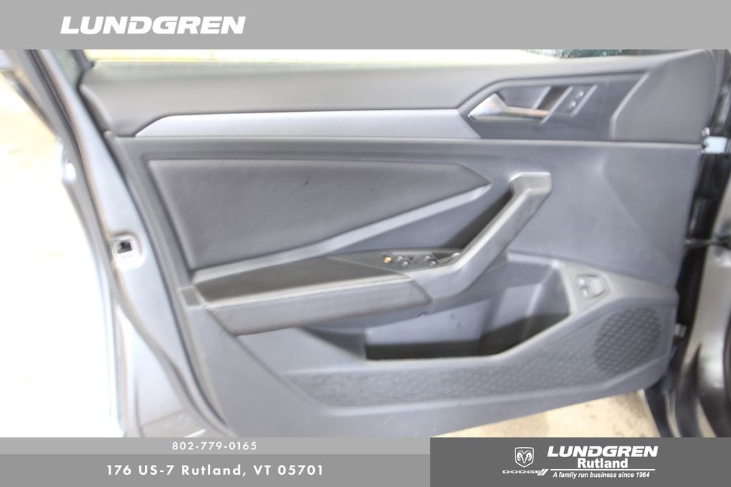 Used 2023 Volkswagen Jetta SE w/ Panoramic Sunroof Package FWD image 17