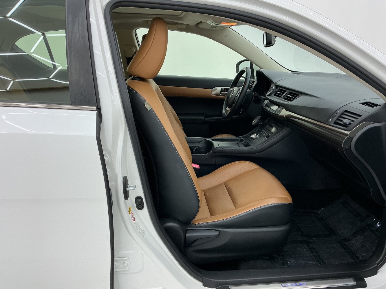 Used 2015 Lexus CT 200h FWD image 15