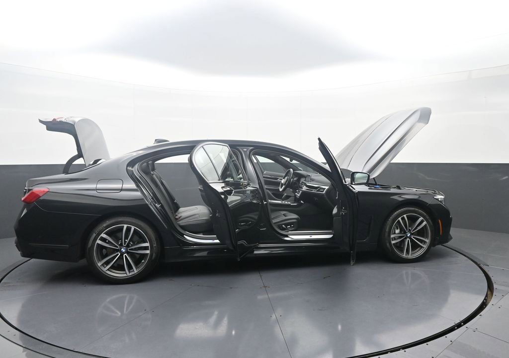 Used 2022 BMW 740i xDrive w/ M Sport Package image 46