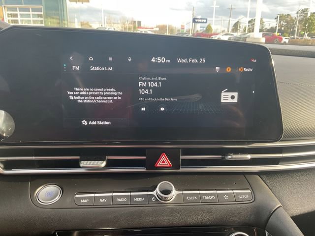 Used 2025 Hyundai Elantra SEL image 28