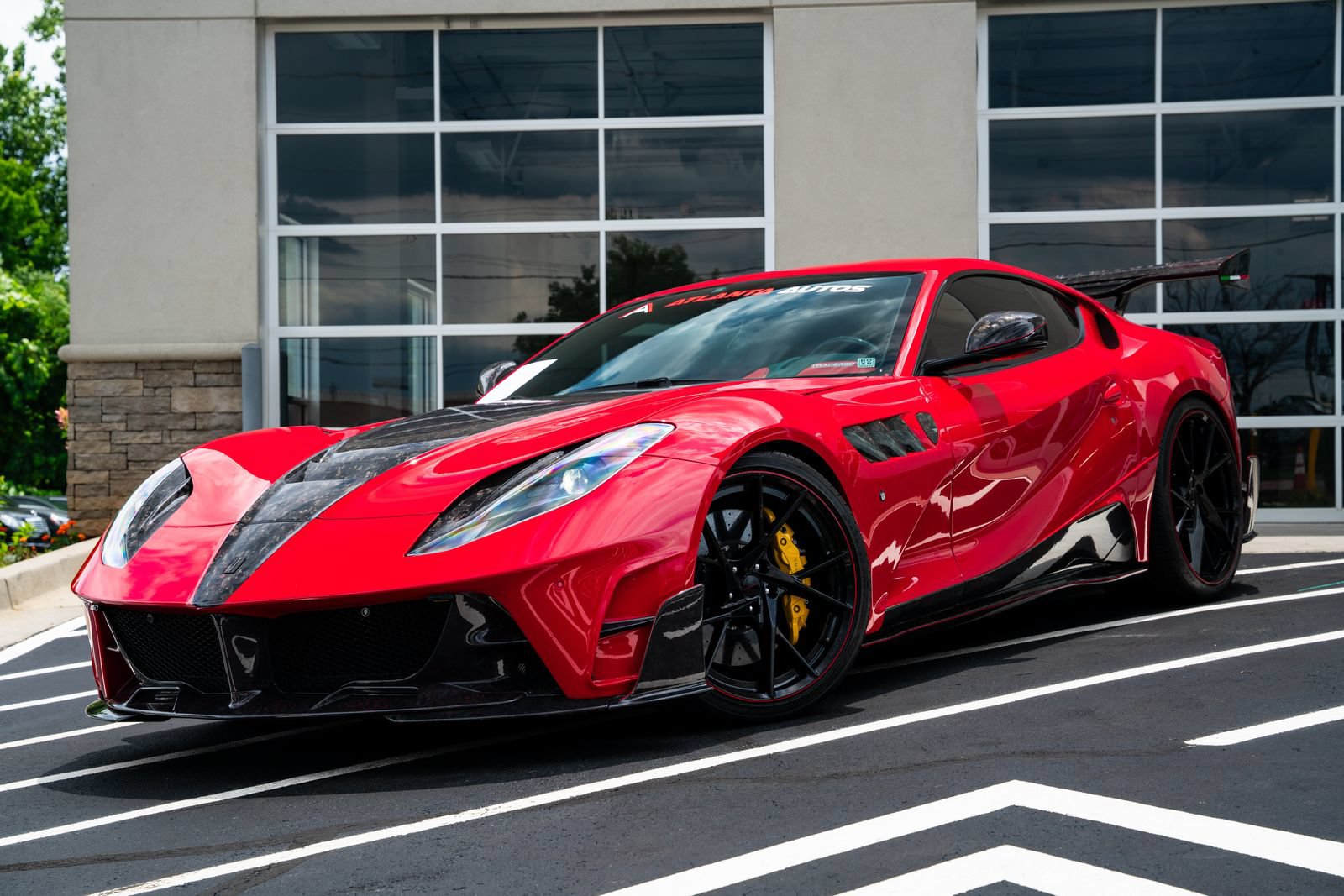 Used 2020 Ferrari 812 Superfast RWD image 3