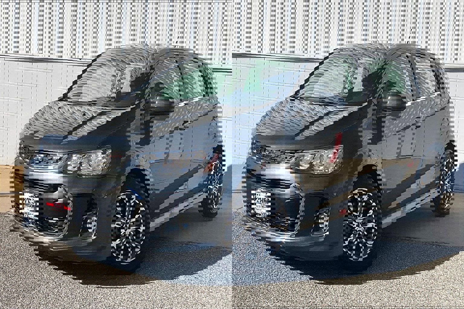 Used 2020 Chevrolet Sonic LT w/ Convenience Package image 2