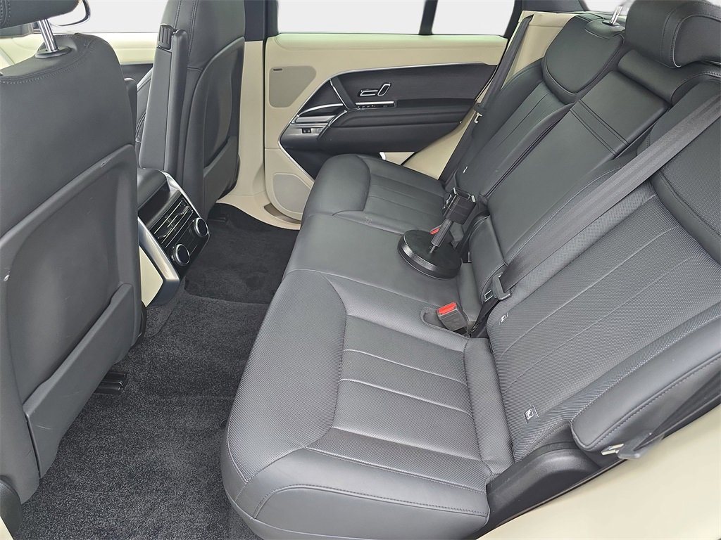 Certified 2023 Land Rover Range Rover SE image 16