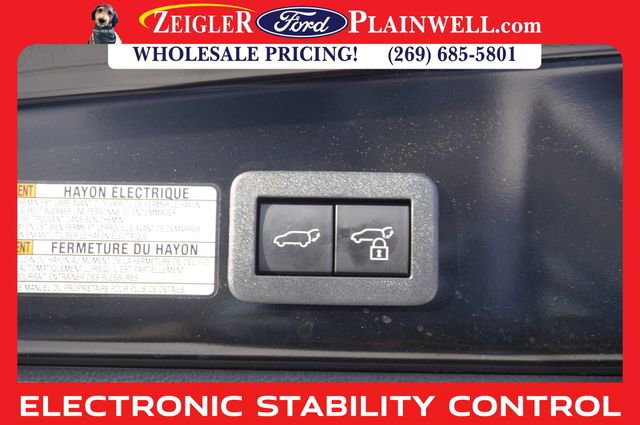 Used 2023 Toyota Corolla Cross XLE w/ Convenience Package image 6