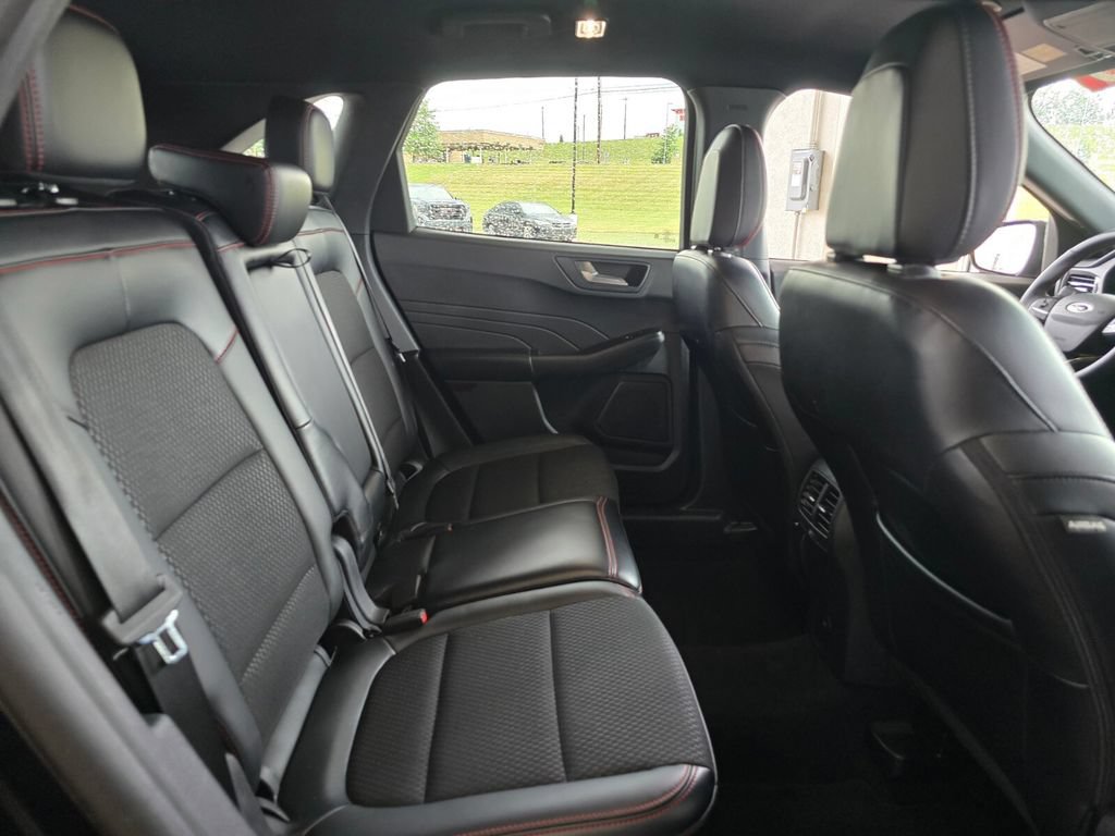 Used 2025 Ford Escape ST-Line AWD/4WD image 18
