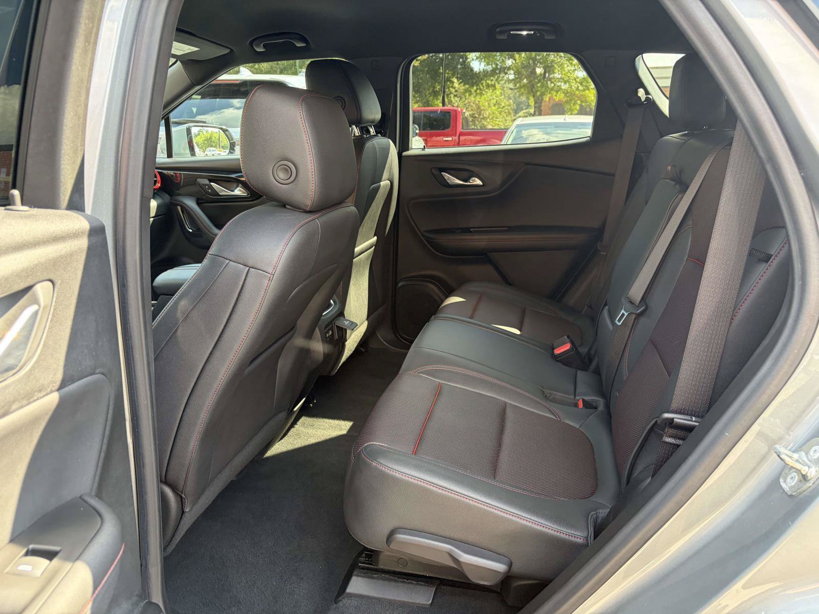 Used 2025 Chevrolet Blazer RS FWD image 3