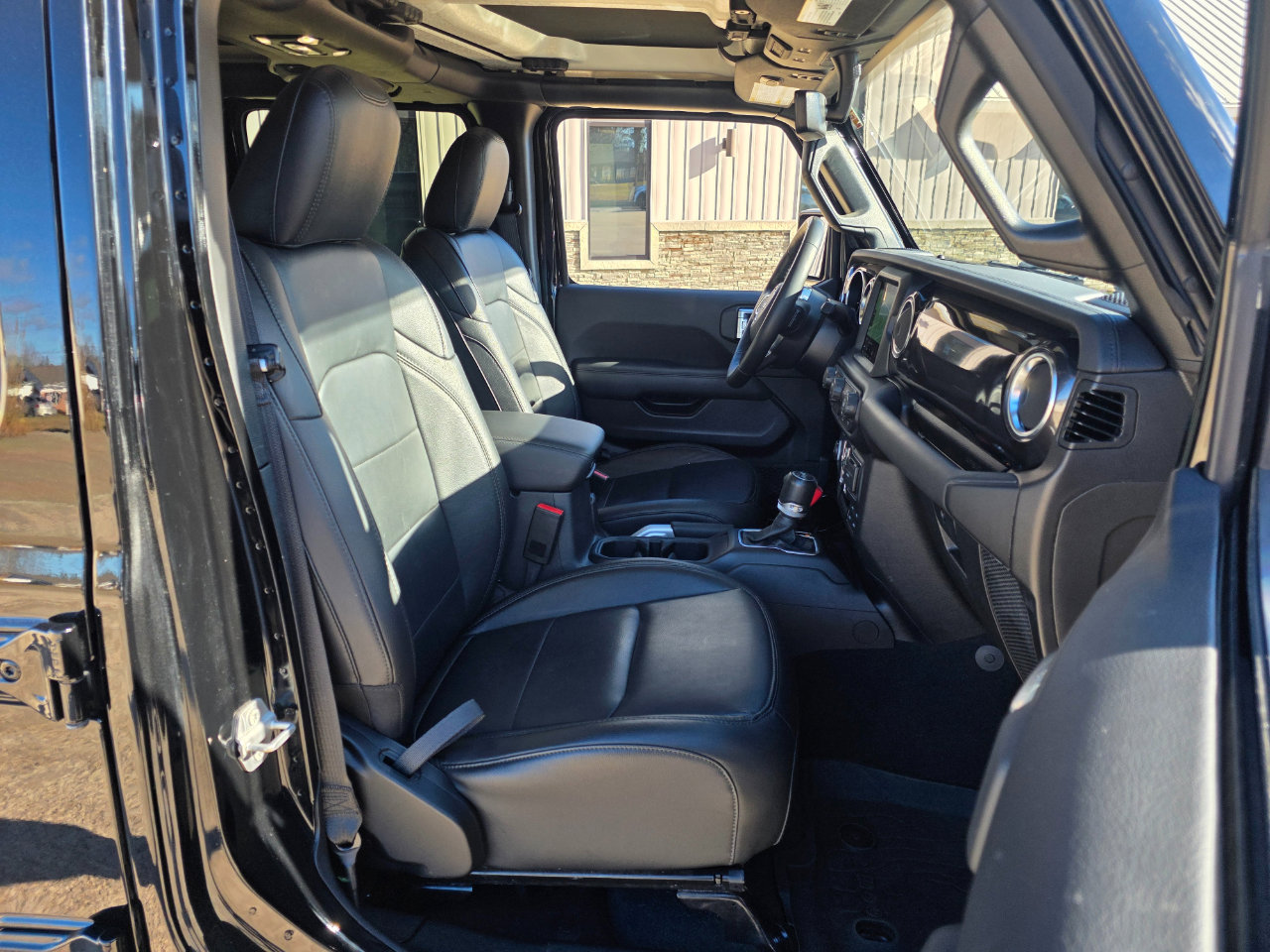 Used 2022 Jeep Wrangler Unlimited Sahara image 23