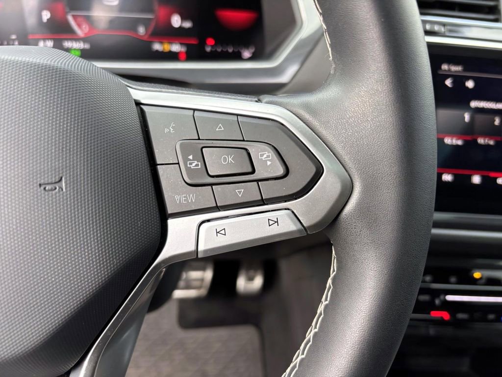 Used 2023 Volkswagen Tiguan SE R-Line image 18