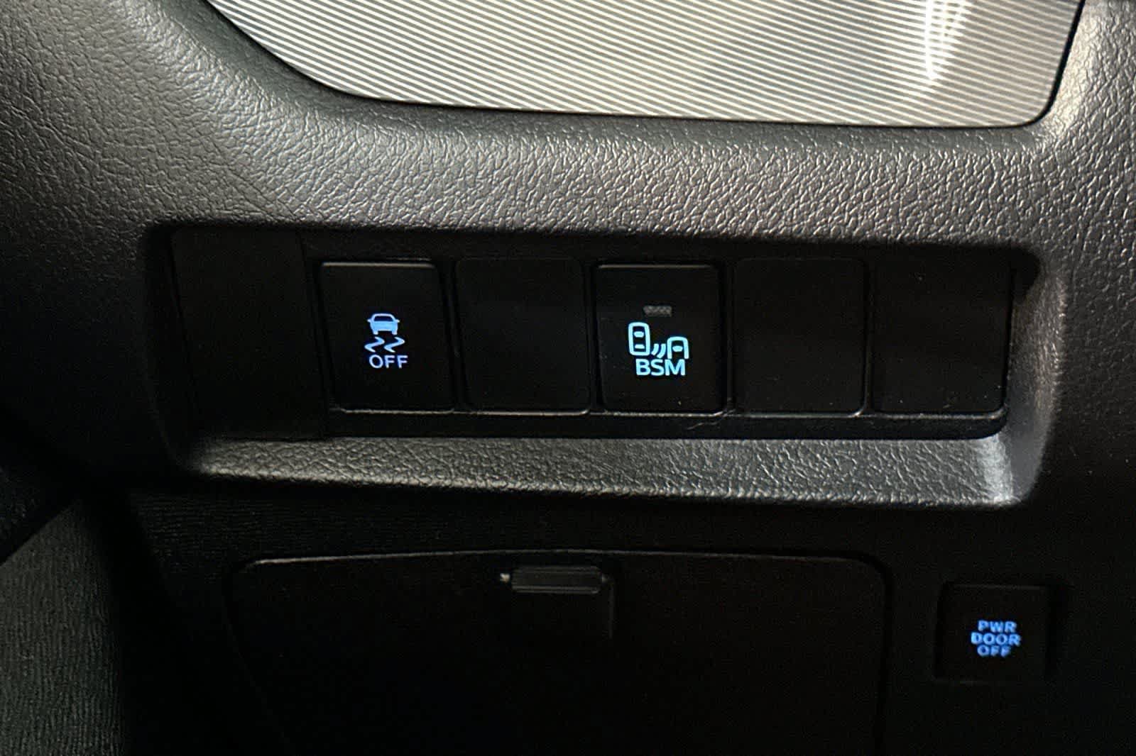 Used 2015 Toyota Sienna SE w/ SE Preferred Package FWD image 33