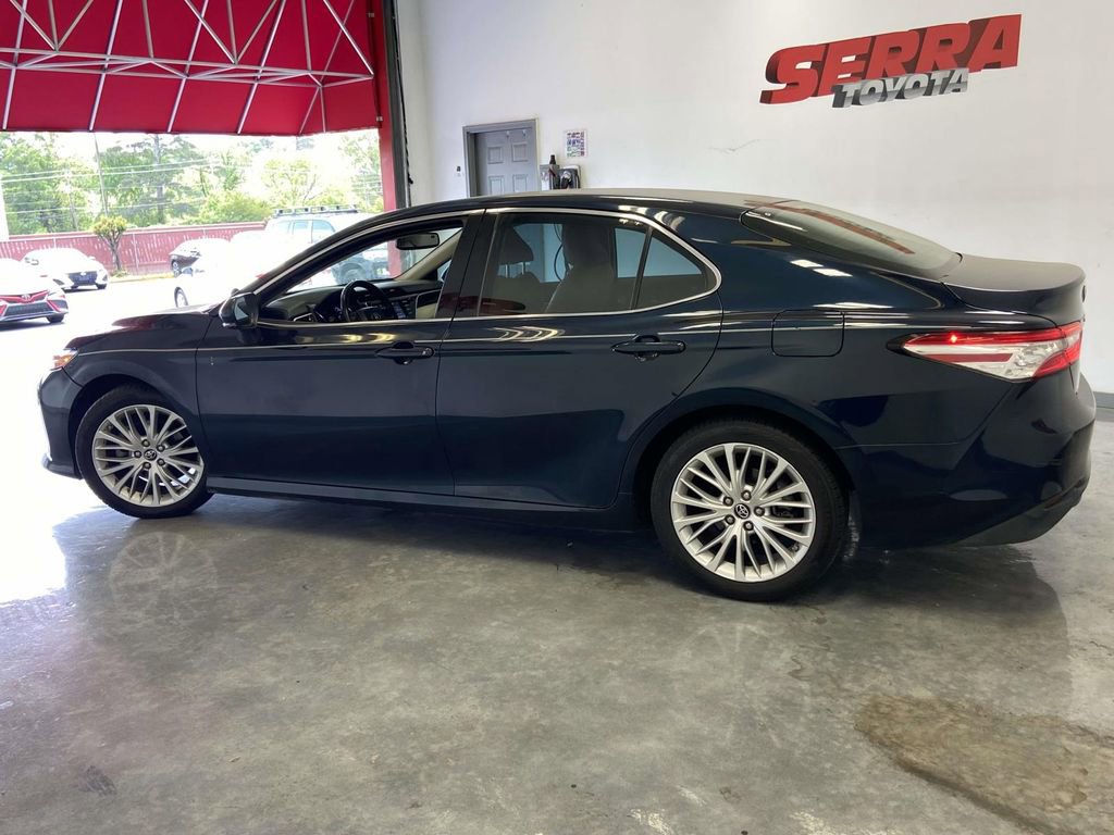 Used 2018 Toyota Camry XLE FWD image 6