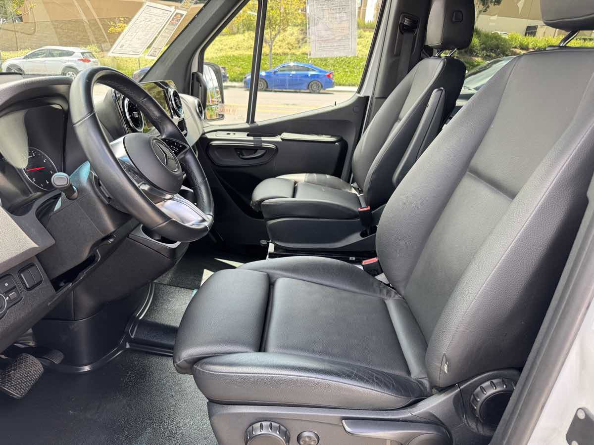 Used 2025 Mercedes-Benz Sprinter 2500 image 27