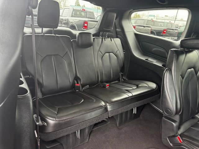 Used 2023 Chrysler Pacifica Touring-L w/ S Appearance Package image 16