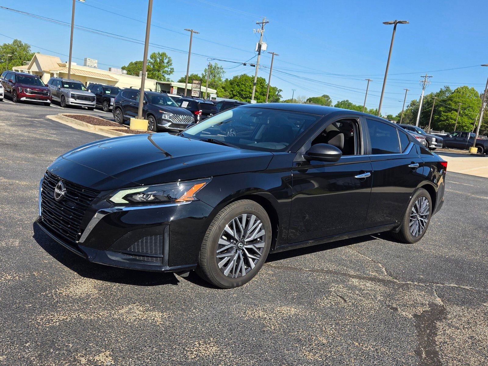 Used 2025 Nissan Altima 2.5 SV image 3