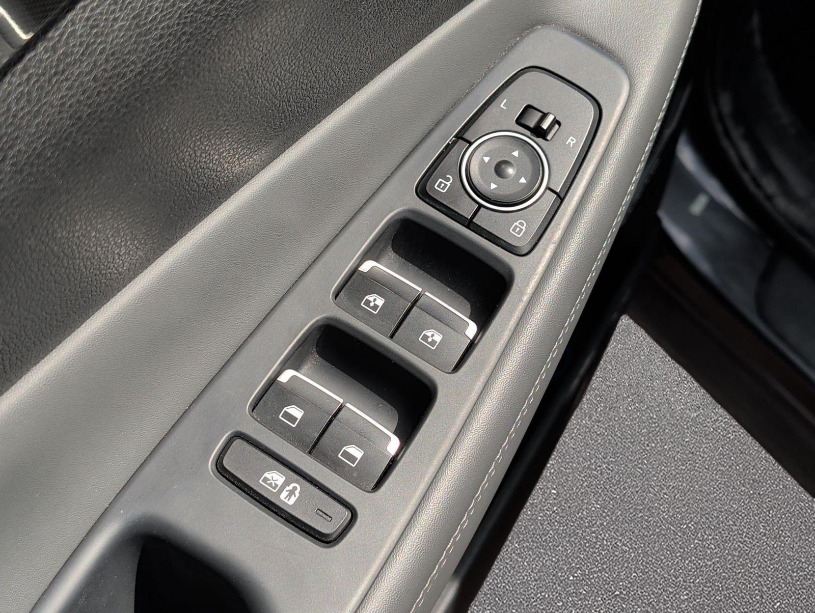 Used 2023 Hyundai Santa Fe SEL w/ Premium Package FWD image 9