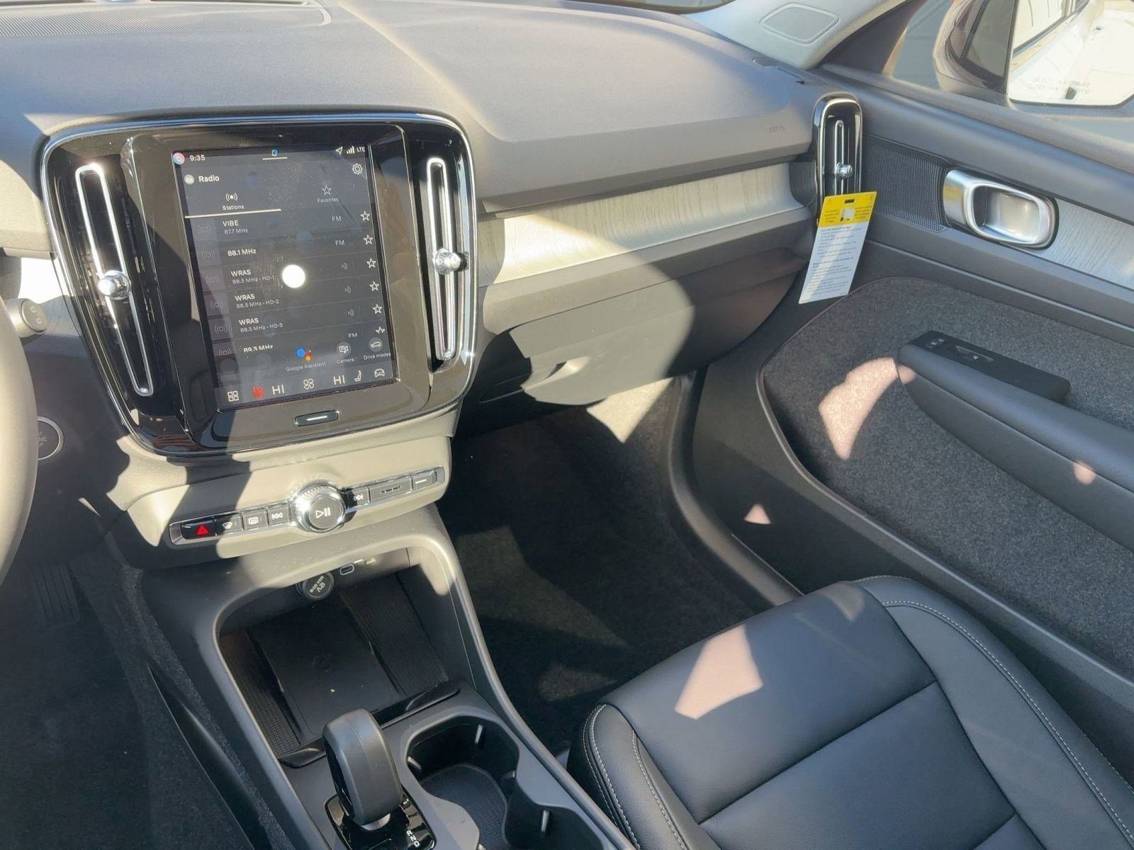 New 2026 Volvo XC40 B5 Core w/ Climate Package image 25