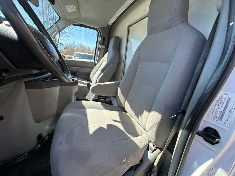 Used 2019 Ford E-450 and Econoline 450 Super Duty w/ Power Windows & Locks Group image 10