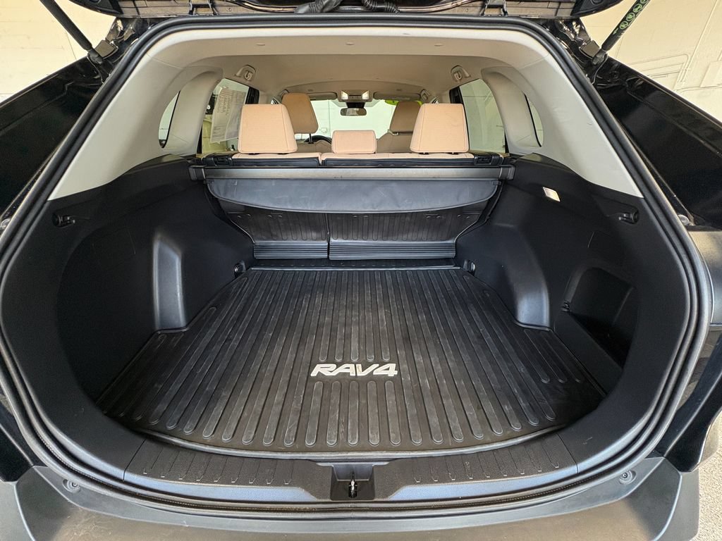 Used 2023 Toyota RAV4 LE AWD/4WD image 25