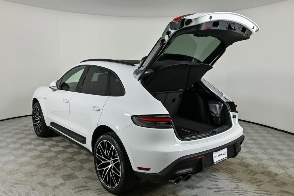 New 2026 Porsche Macan image 33