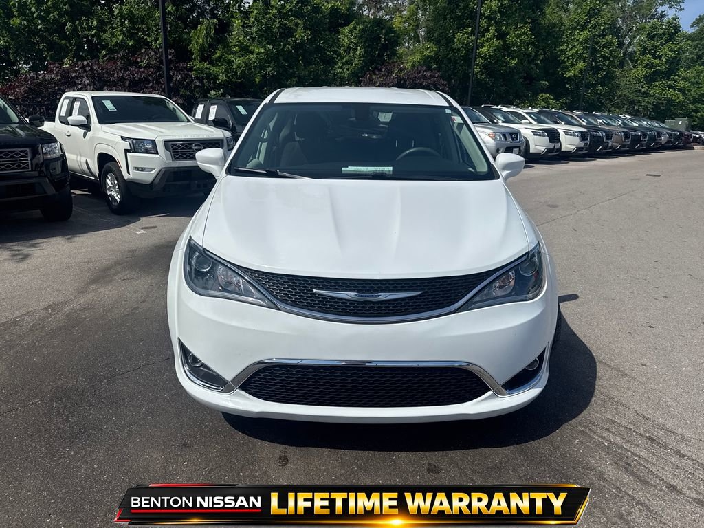 Used 2018 Chrysler Pacifica Touring Plus w/ Tire & Wheel Group FWD image 10