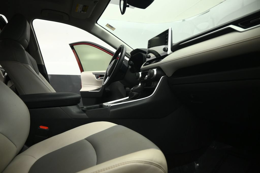 Used 2022 Toyota RAV4 XLE Premium FWD image 51