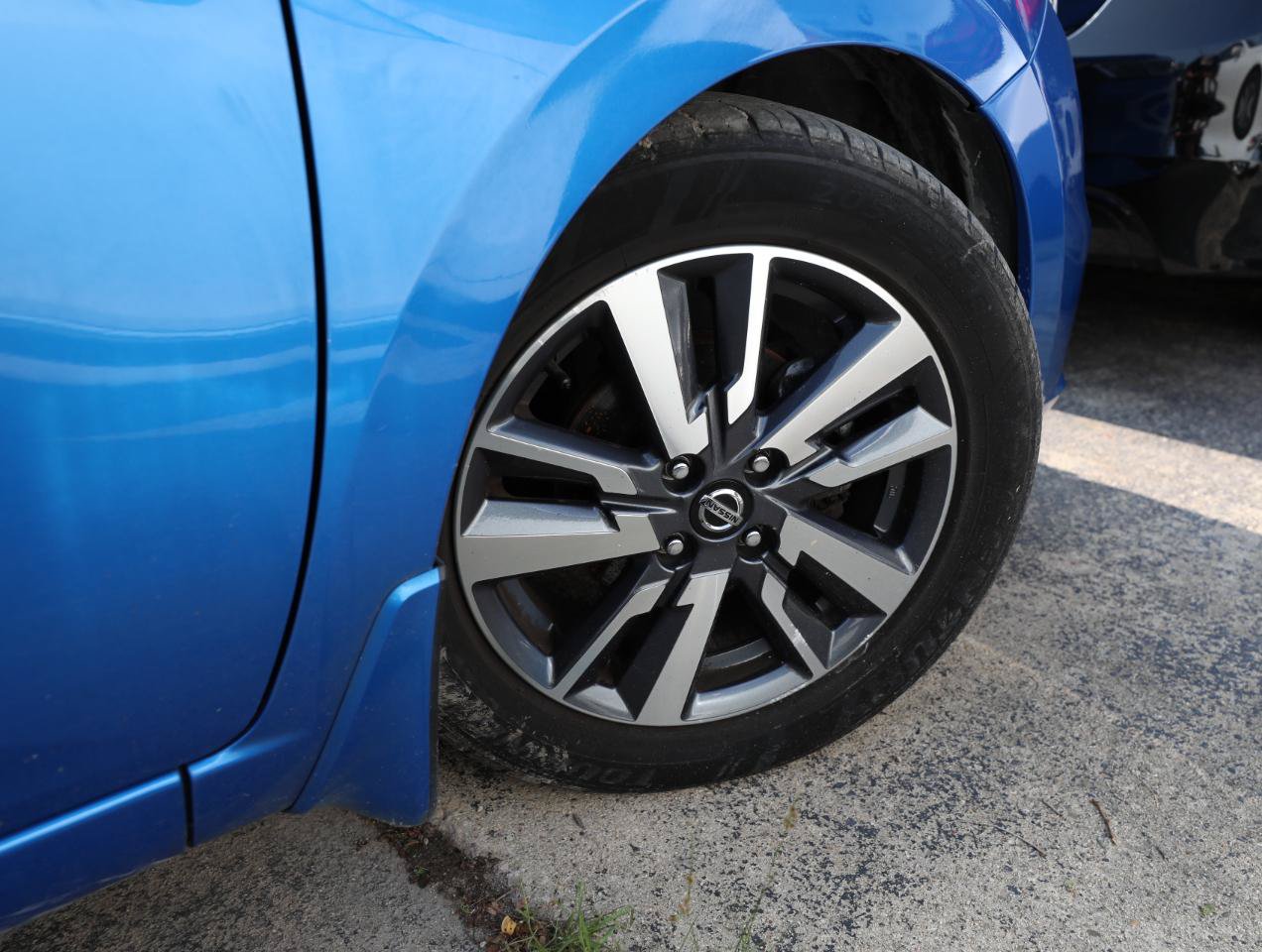 Used 2020 Nissan Versa SV FWD image 7