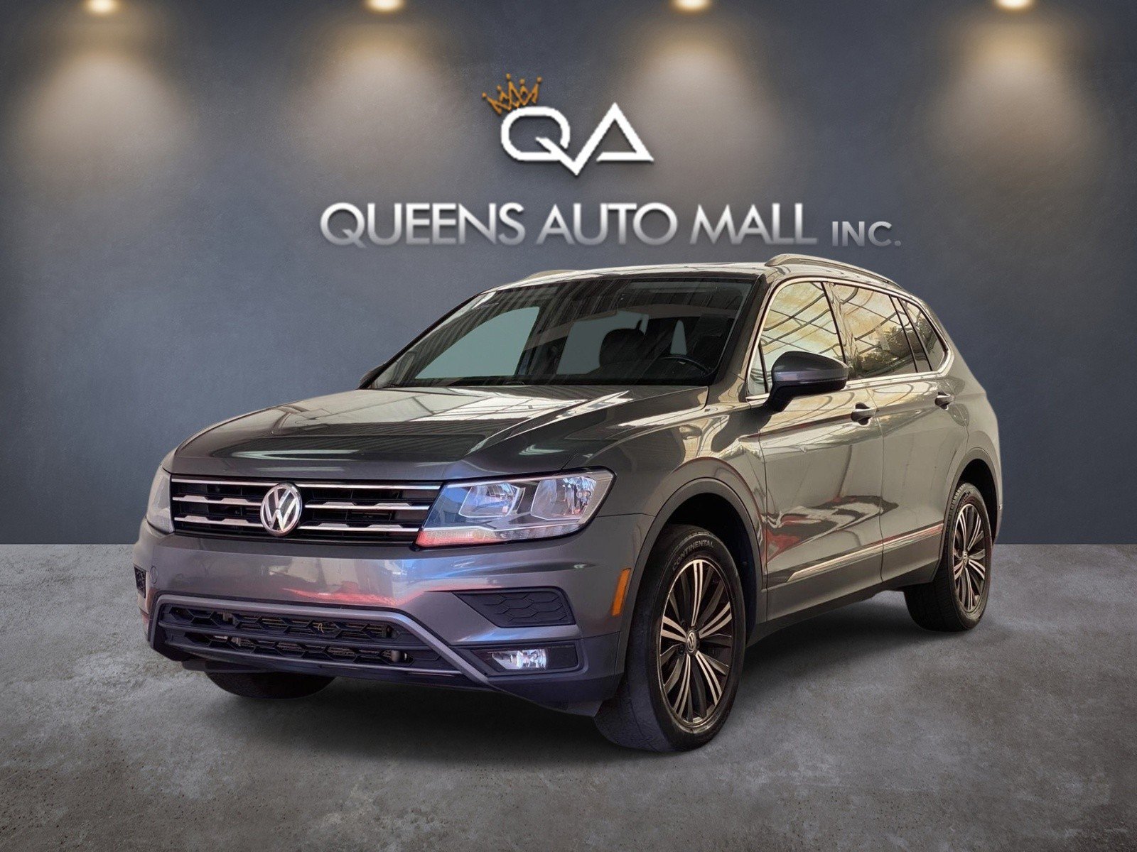 Used 2018 Volkswagen Tiguan SEL AWD/4WD image 2