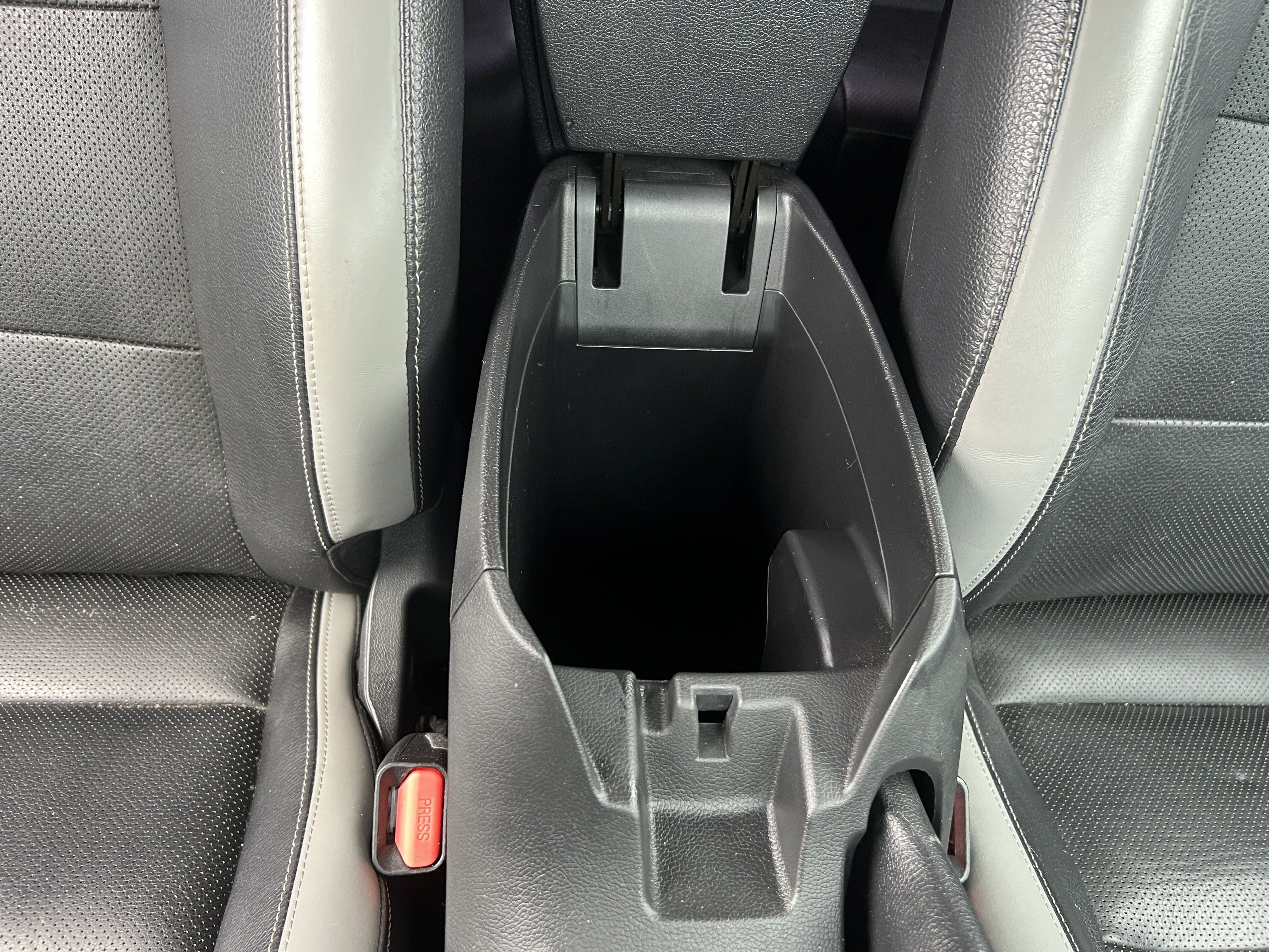 Used 2016 Hyundai Veloster Turbo FWD image 24