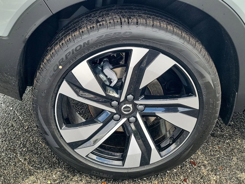 New 2026 Volvo XC40 B5 Ultra w/ Protection Package Premier AWD/4WD image 3