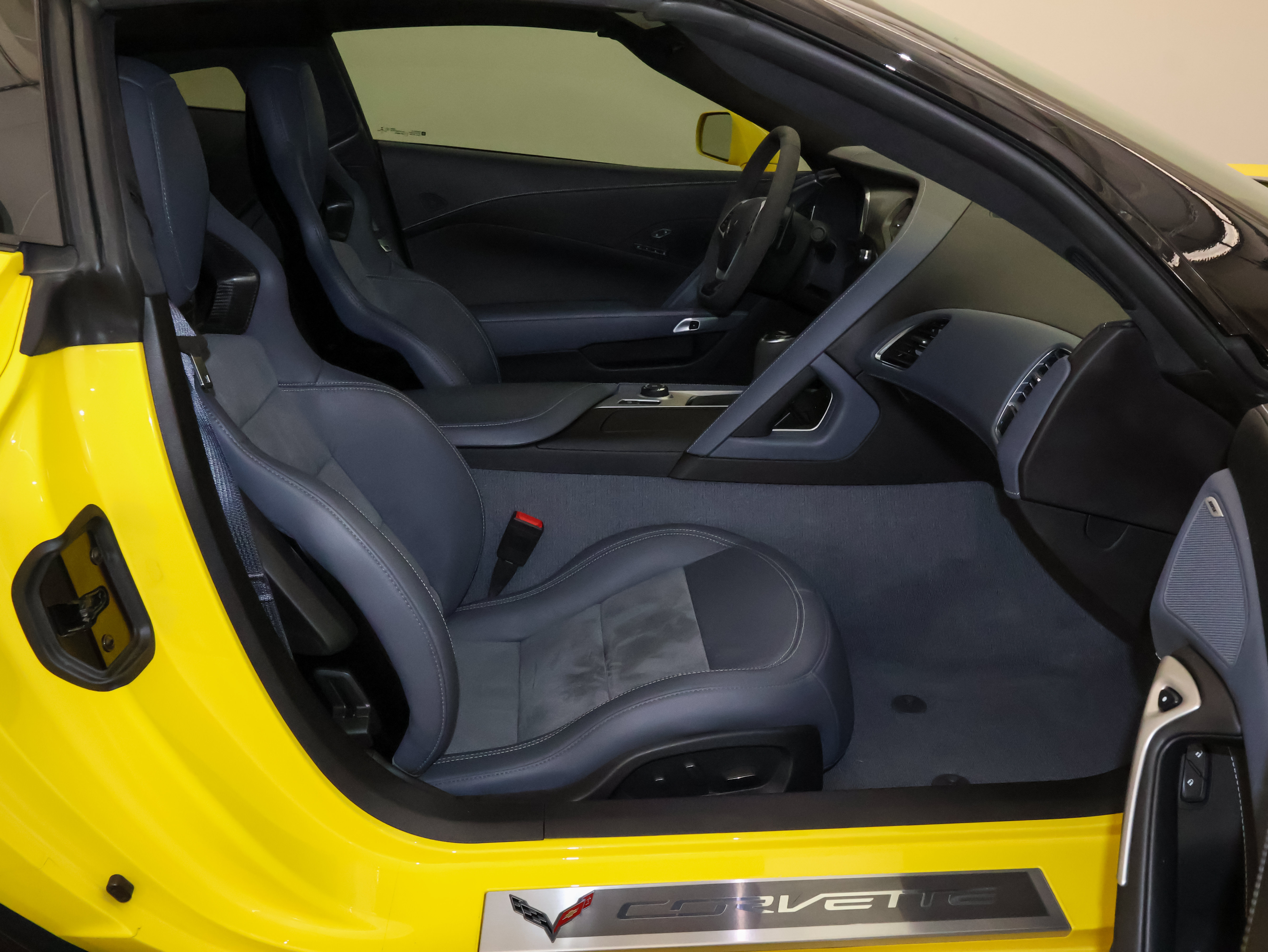 Used 2016 Chevrolet Corvette Z06 w/ 3LZ Preferred Equipment Group RWD image 43