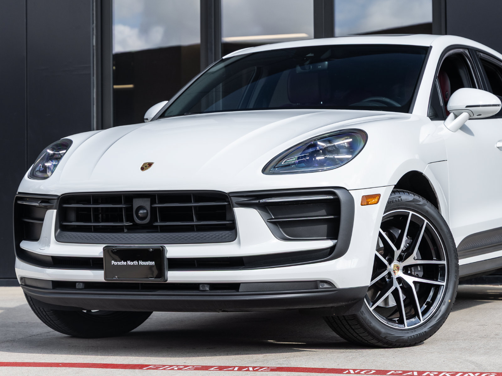 Certified 2025 Porsche Macan w/ Premium Package Plus AWD/4WD image 7