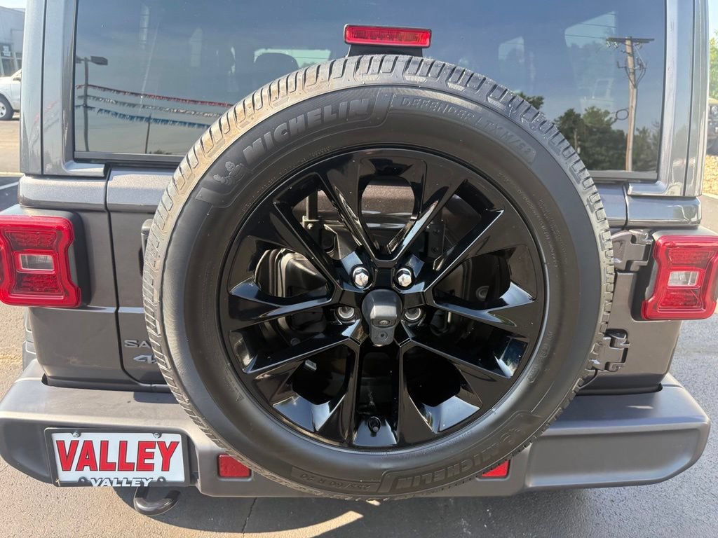 Used 2025 Jeep Wrangler Unlimited Sahara AWD/4WD image 50