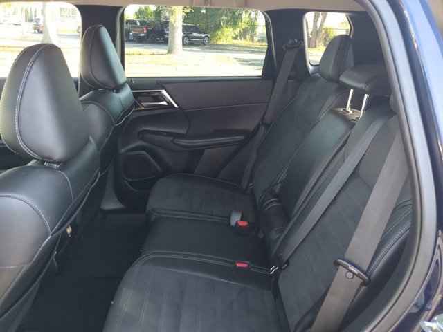 Used 2023 Mitsubishi Outlander SE image 14