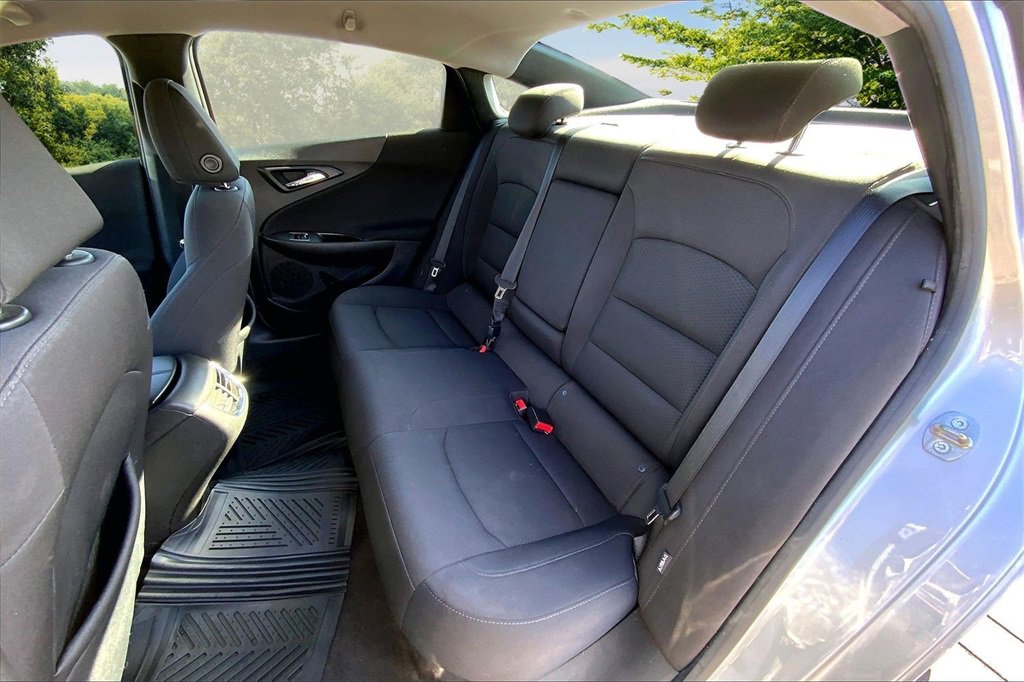 Used 2017 Chevrolet Malibu LT image 22
