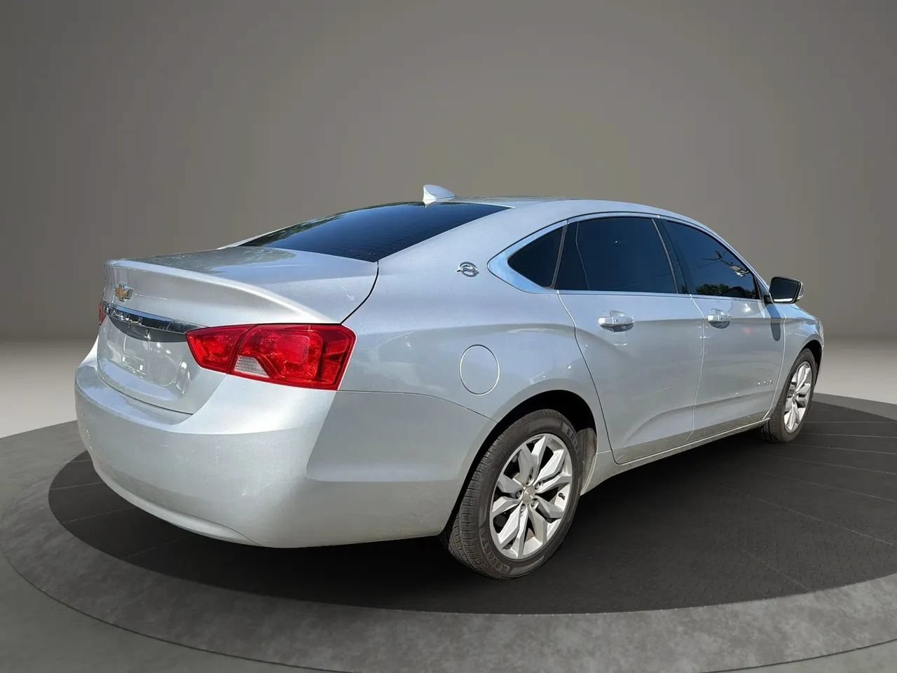 Used 2019 Chevrolet Impala LT FWD image 5