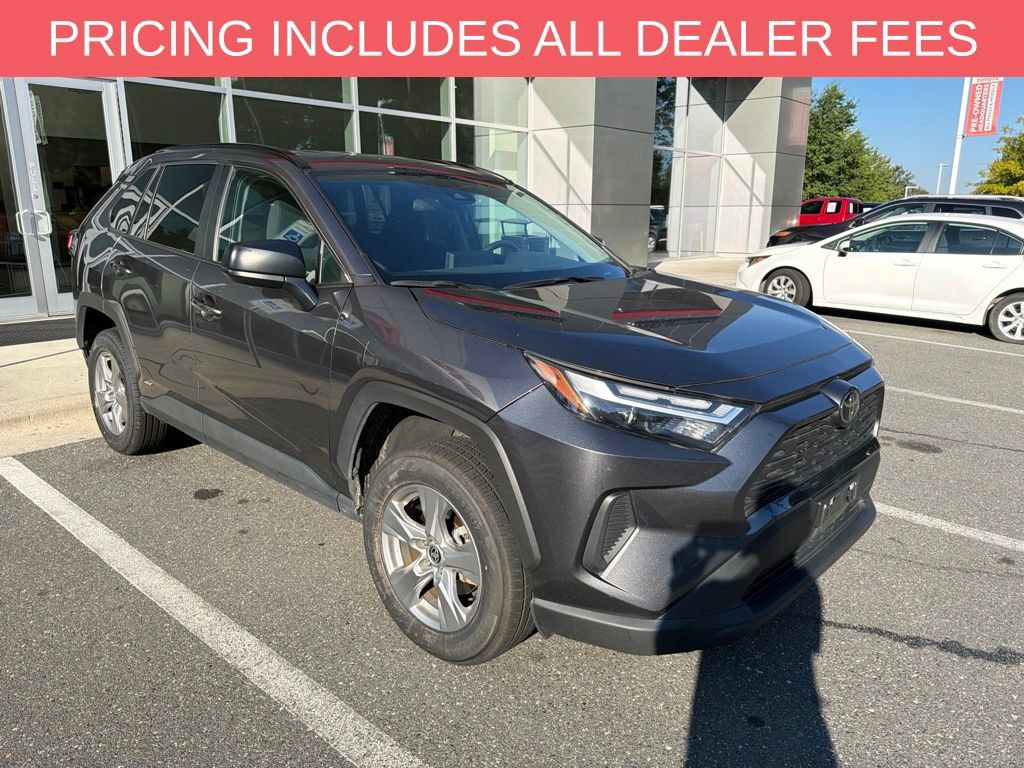 Used 2025 Toyota RAV4 LE AWD/4WD image 1