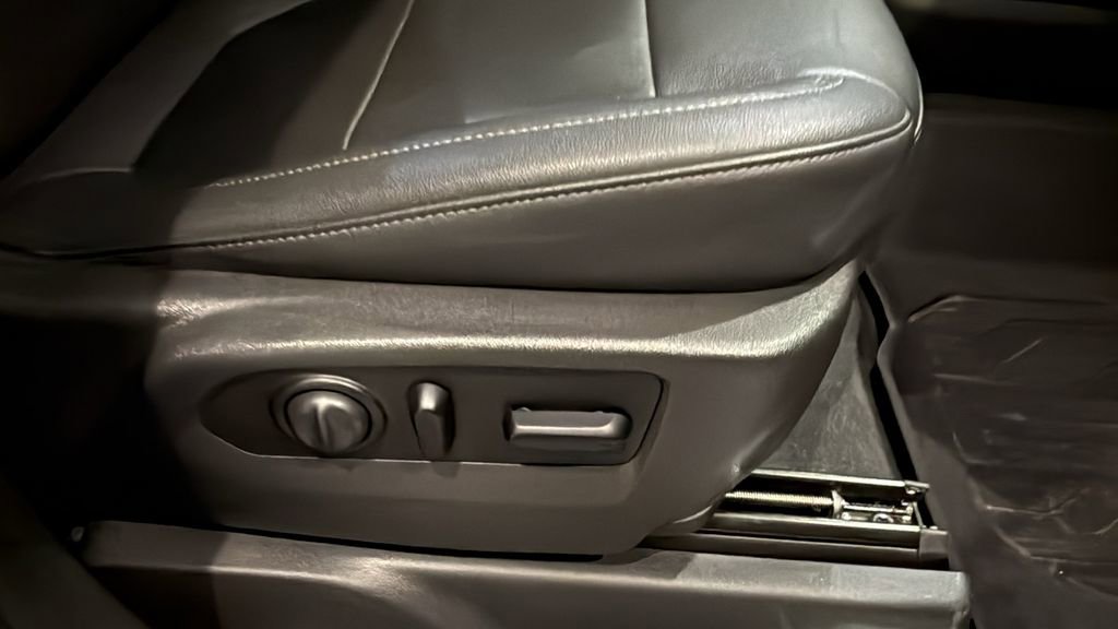 Used 2021 GMC Sierra 1500 SLT w/ SLT Premium Package AWD/4WD image 13