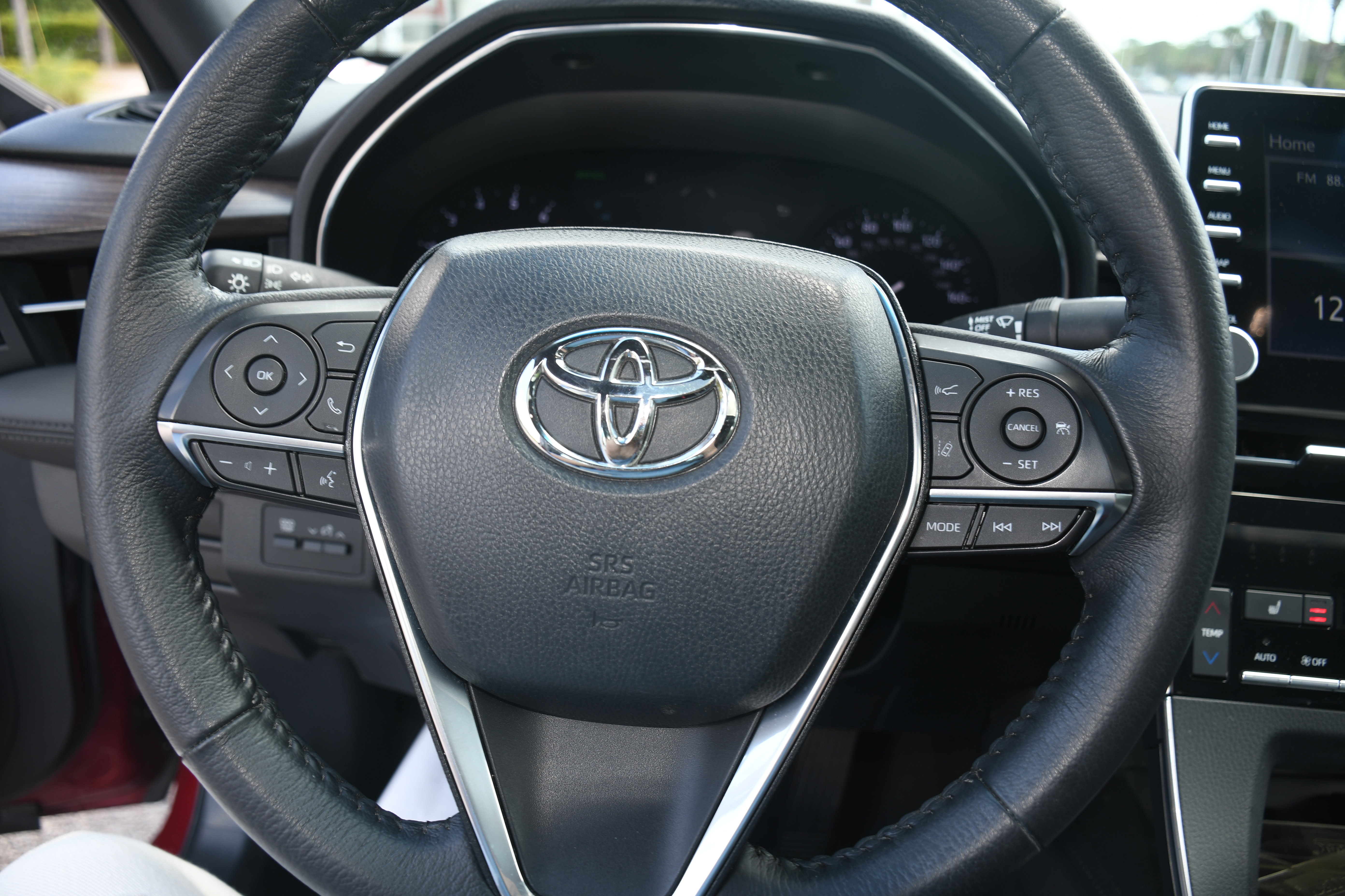 Used 2019 Toyota Avalon XLE w/ Moonroof Package FWD image 13