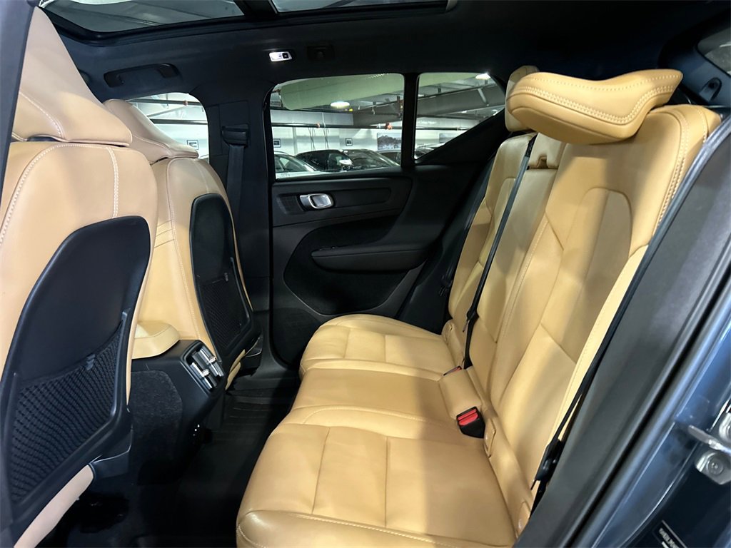 Used 2021 Volvo XC40 T5 Inscription w/ Climate Package image 22