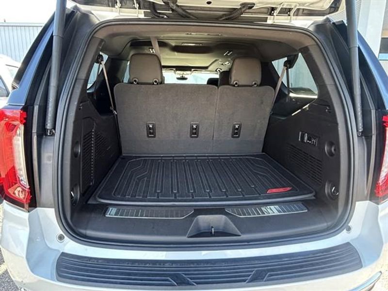 Used 2021 GMC Yukon XL Denali w/ Denali Premium Package image 13