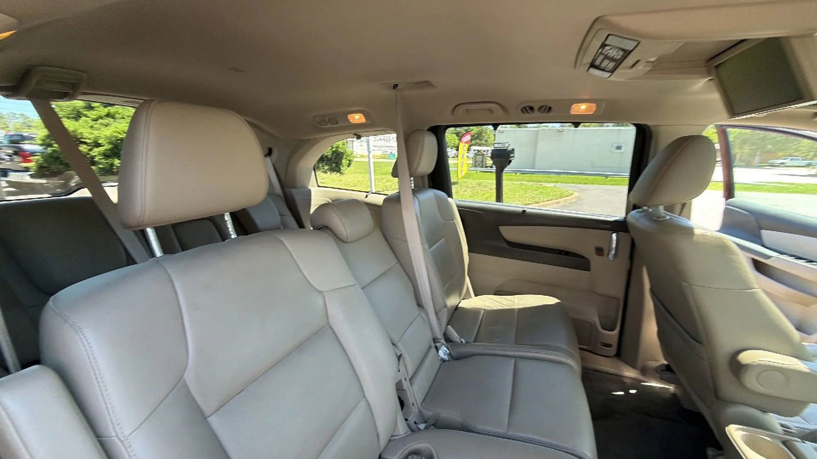 Used 2015 Honda Odyssey Touring Elite image 45