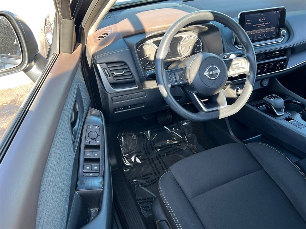 Used 2023 Nissan Rogue S image 7