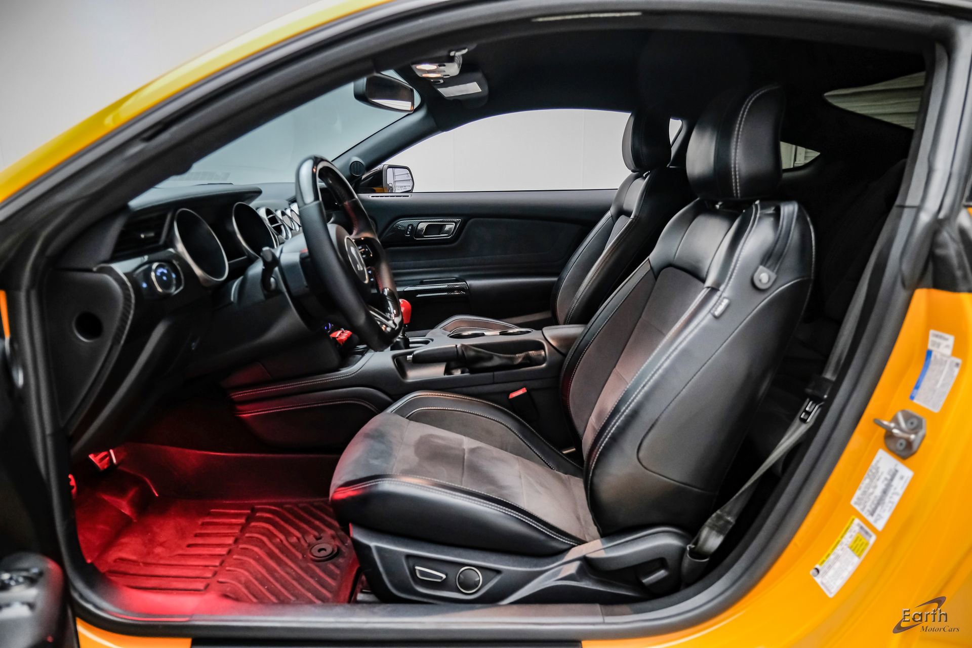 Used 2019 Ford Mustang Shelby GT350 w/ Technology Package RWD image 34