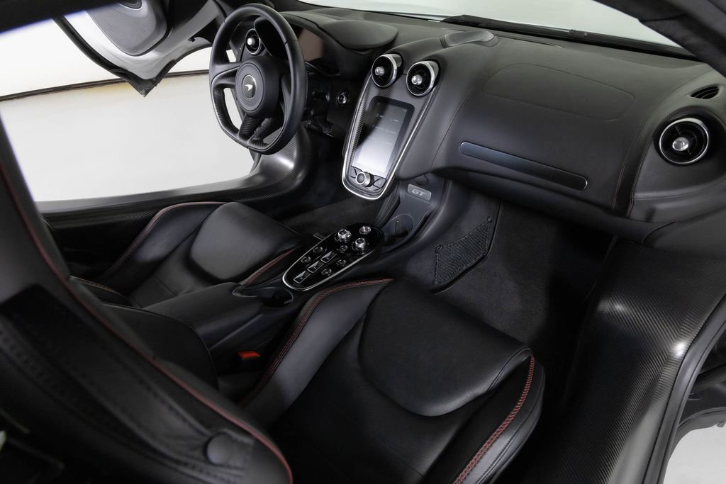 Used 2022 McLaren GT image 31