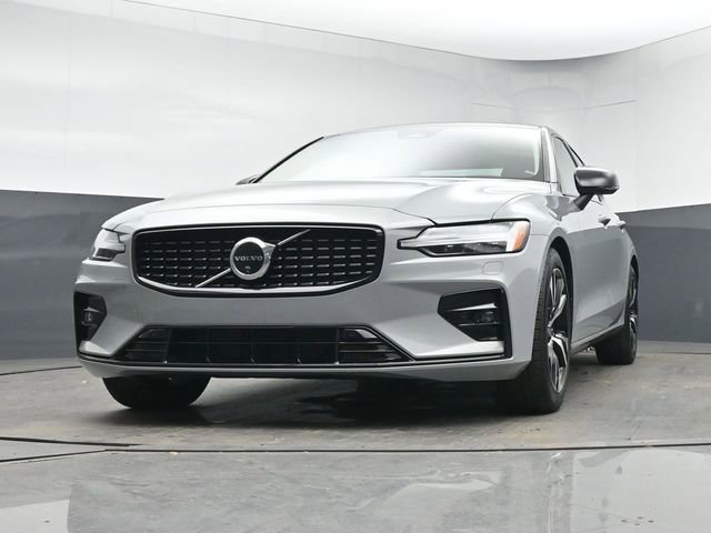 Used 2025 Volvo S60 B5 Plus image 34