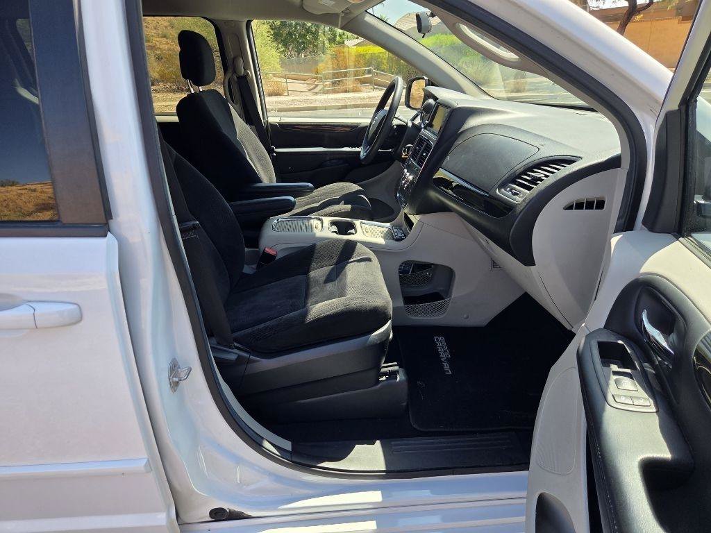 Used 2015 Dodge Grand Caravan SXT FWD image 22