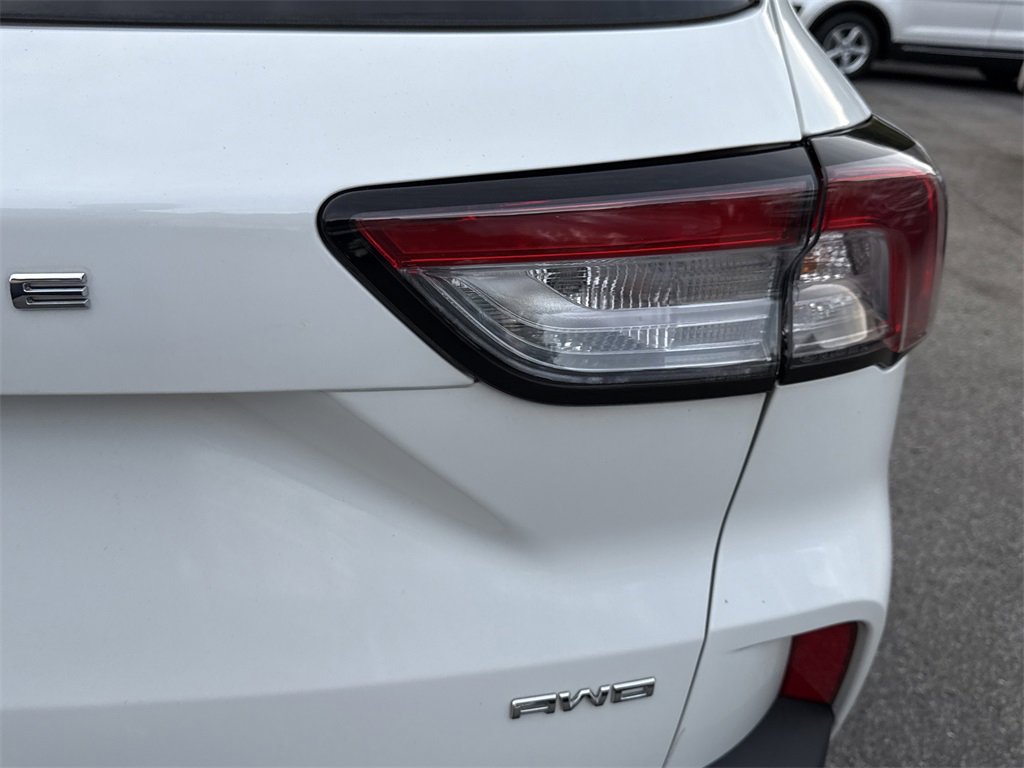 Used 2022 Ford Escape SE w/ SE Sport Appearance Package image 36